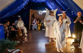 Pokaż zdjęcie: Spotkanie wigilijne - widowisko jasełkowe zespołu Akcent