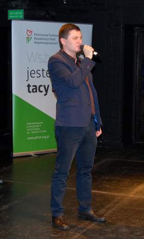 Pokaż zdjęcie: Występ Daniela Zawodnika - laureata III miejsca tegorocznej edycji festiwalu „Zaczarowana Piosenka”