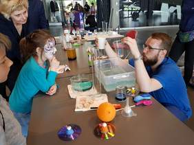 Pokaż zdjęcie: Muzeum Lotnictwa Polskiego w Krakowie Małopolski Dzień Rodzin Zastępczych pn. „Nakręć się na rodzinę!” 