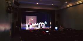 Pokaż zdjęcie: Przedstawienie "Historia ŚDS w scenach kilku"