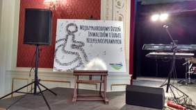 Pokaż zdjęcie: 2__Plakat_promuj_cy_wydarzenie.jpg