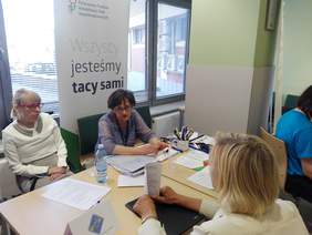 Pokaż zdjęcie: Stanowisko PFRON w Oddziale ZUS w Olsztynie