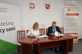 Pokaż zdjęcie: Podpisanie porozumienia