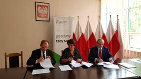 Pokaż zdjęcie: Umowa WRR Ostrowiec Świętokrzyski A. Jabłoński, M. Dębniak, A. Michalski