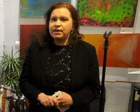 Pokaż zdjęcie: W kadrze fotografii kobieta.