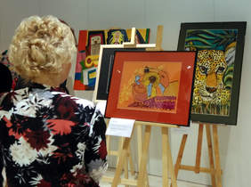 Prace plastyczne prezentowane na wystawie