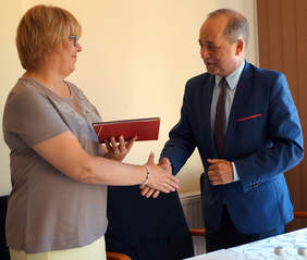 Pokaż zdjęcie: Marta Mordarska, dyrektor Oddziału Małopolskiego PFRON, Marek Pławiak, starosta nowosądecki