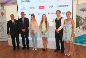 Pokaż zdjęcie: Uroczyste przekazanie kluczy do nowych mieszkań beneficjentom projektu pt.: „Oswoić dorosłość”