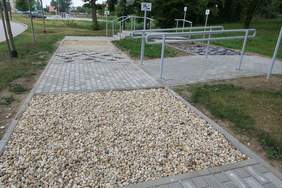 Pokaż zdjęcie: Ścieżka edukacyjna do nauki jazdy na wózku inwalidzkim