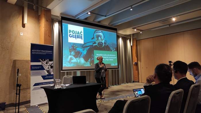 Pokaż zdjęcie: Prezentacja jednego z prelegentów