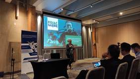 Pokaż zdjęcie: Prezentacja jednego z prelegentów