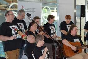 Pokaż zdjęcie: Zespół Korzenie