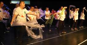 Pokaż zdjęcie: Występ artystyczny na 25-lecie Stowarzyszenia Nadzieja