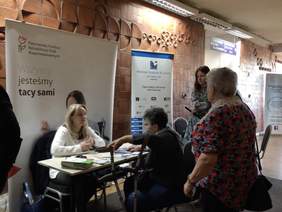 Pokaż zdjęcie: Stioiskio ekspertów Oddziału Pomorskiego PFRON na Pomorskim XI Dniu Seniora