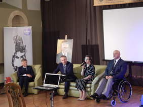 Pokaż zdjęcie: Panel dyskusyjny