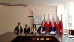 Pokaż zdjęcie: Umowa WRR Staszów K. Słoń, J. Piotrowska, K. Semrau, J. Żółciak, A. Michalski