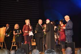 Pokaż zdjęcie: Wręczenie statuetek