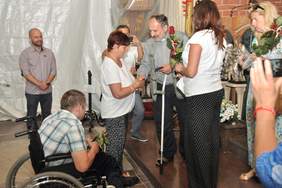 Pamiątkowe medale wręczane przez wręczane przez Prezesa Fundacji  - księdza Tadeusza Isakowicza- Zaleskiego dla uczestników, którzy są z Fundacją przynajmniej 20 lat