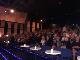 Pokaż zdjęcie: Zgromadzona publiczność