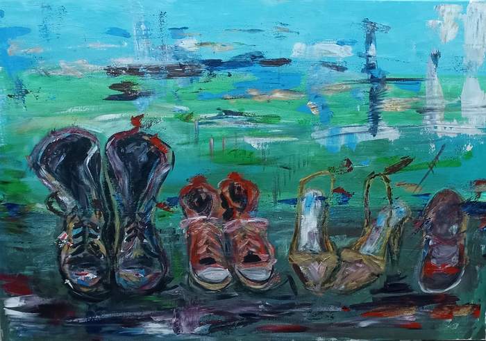 Pokaż zdjęcie: Praca malarska przedstawiająca zdarte buty, w kolorach głównie zielonym i niebieskim