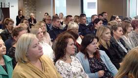 Pokaż zdjęcie: Udział w obchodach wzięli wzięli przedstawiciele samorządu, Rady Miasta, Policji, Straży Pożarnej i sponsorzy, którzy na co dzień współpracują z Centrum