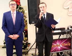 Pokaż zdjęcie: Odczytanie Listu Gratulacyjnego dyrektora Oddziału Wielkopolskiego PFRON przez pana Tomasza Paczkowskiego