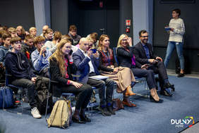 Pokaż zdjęcie: Uczestnicy na sali konferencyjnej