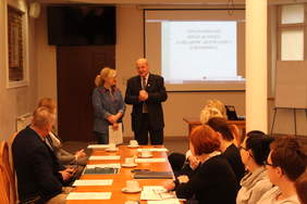 Maria Dreszer - Pełnomocnik Zarządu Województwa Kujawsko-Pomorskiego  ds. Osób Niepełnosprawnych podczas prelekcji. Autor zdjęcia: Krzysztof Przewoźnik.