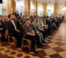 Pokaż zdjęcie: Uczestnicy Gali finałowej konkursu "Sztuka Osób Niepełnosprawnych"