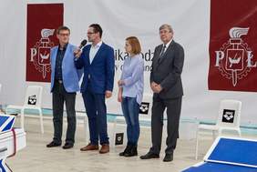 Pokaż zdjęcie: wystąpienia organizatorów i sponsorów przed otwarciem mitingu
