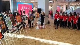 Pokaż zdjęcie: Uroczystość otwarcia wystawy „Gdy w sercu kwitnie muzyka" w Centrum Handlowym Avenida w Poznaniu