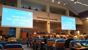 Pokaż zdjęcie: Przemawia Dziekan Wydziału Humanistycznego dr hab. Urszula Chęcińska, prof. US