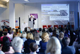 Pokaż zdjęcie: Perspektywę międzynarodową zaprezentował Manfred J. Wondrak, austriacki ekspert do spraw zarządzania różnorodnością