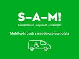 napis S-A-M, smaodzielność aktywność mobilność pod spodem rysunek mikrobusa ze ikoną osby poruszajćaj się na wózku.
