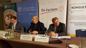 Pokaż zdjęcie: przedstwaiciele konferencji