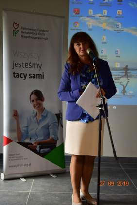 Pokaż zdjęcie: Powitanie uczestników przez p.o. Dyrektor Wydziału Zdrowia i Polityki Społecznej Barbarę Daniel