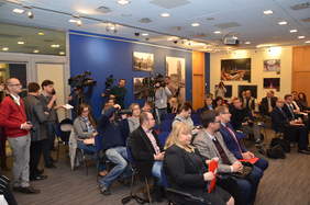 Uczestnicy konferencji prasowej  inaugurującej kampanię „Poczta Polska bez barier”