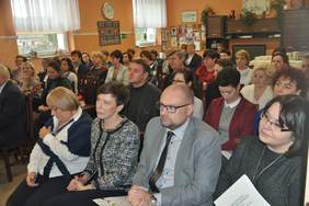 Pokaż zdjęcie: Uczestnicy konferencji w Środowiskowym Domu Samopomocy w Młodzianowie