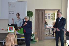 Pokaż zdjęcie: Przywitanie gości przez senator RP Bogusławę Orzechowską