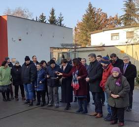 Pokaż zdjęcie: Uroczystość przekazania busa z dofinansowaniem ze środków PFRON dla podopiecznych Centrum Wspierania Organizacji Pozarządowych Integracja i Rehabilitacja w Szamotułach