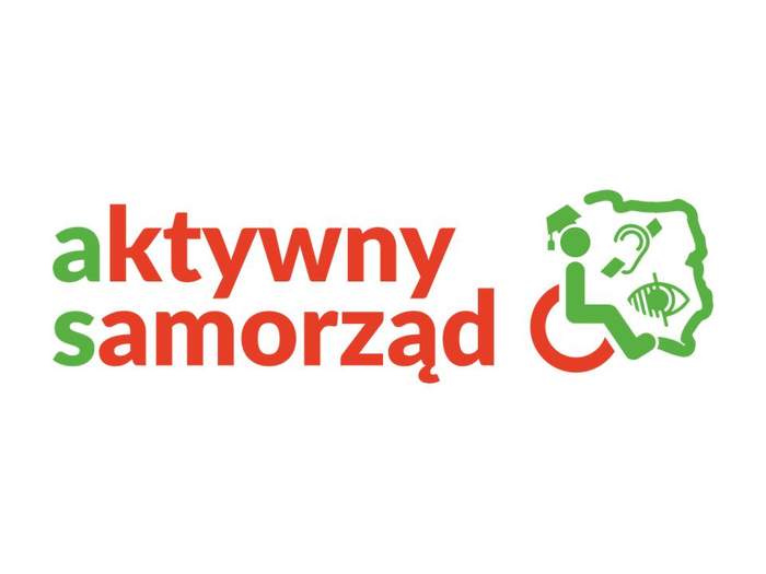 Pokaż zdjęcie: Napis „Aktywny Samorząd” – pierwsze litery nazwy w kolorze zielonym, pozostałe w czerwonym. Po prawej stronie fragment konturu Polski okalający grafiki przedstawiające osobę na wózku i symbolizujące osobę z niepełnosprawnością słuchu oraz wzroku.