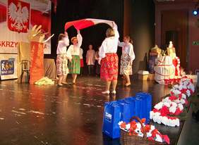 Pokaż zdjęcie: Występu artystyczne podczas Przeglądu „Pod Skrzydłami Orła”