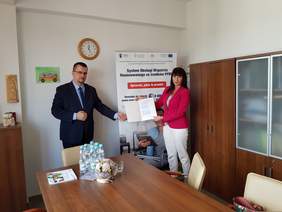 Dyrektor Oddziału wraz ze Starostą Międrzeckim w trakcie zawarcia umowy w siedzibie Oddziału 