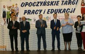 Pokaż zdjęcie: organizatorzy Targów Pracy i Edukacji - ich przedstawiciele