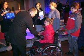 Wręczenie dyplomów. Zdjęcia pochodzą ze zbiorów organizatora