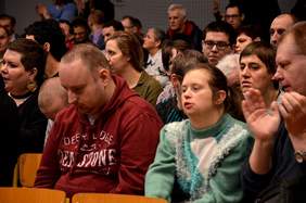 Pokaż zdjęcie: zaproszeni goście oraz uczestnicy