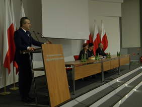 Pokaż zdjęcie: Zdj_cie_3_-_Uroczyste_otawrcie_spotkania_przez_Wojewod__Kujawsko_-_Pomorskiego_-_Pana_Miko_aja_Bogdanowicza.JPG