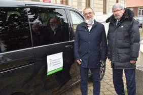 Pokaż zdjęcie: Samochód przystosowany do przewozu osób z niepełnosprawnościami 