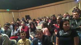 Pokaż zdjęcie: Zgromadzona publiczność