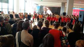 Pokaż zdjęcie: Uroczystość otwarcia wystawy „Gdy w sercu kwitnie muzyka" w Centrum Handlowym Avenida w Poznaniu